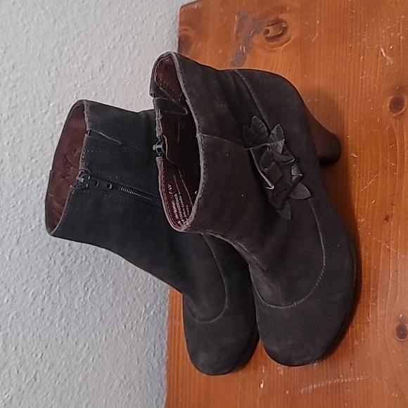 NAYA BREEZE WOMEN'S GRAY SUEDE LEATHER ANKLE BOOTS SIZE 7 - Picture 4 of 10